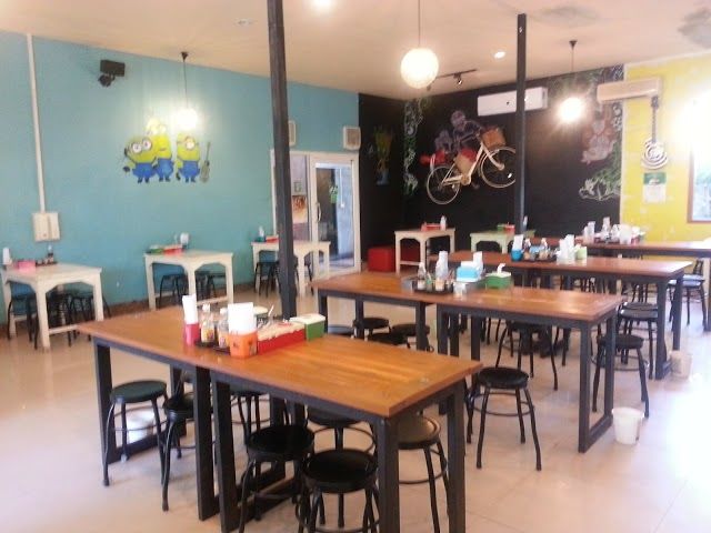 ก๋วยเตี๋ยวอัญชัน